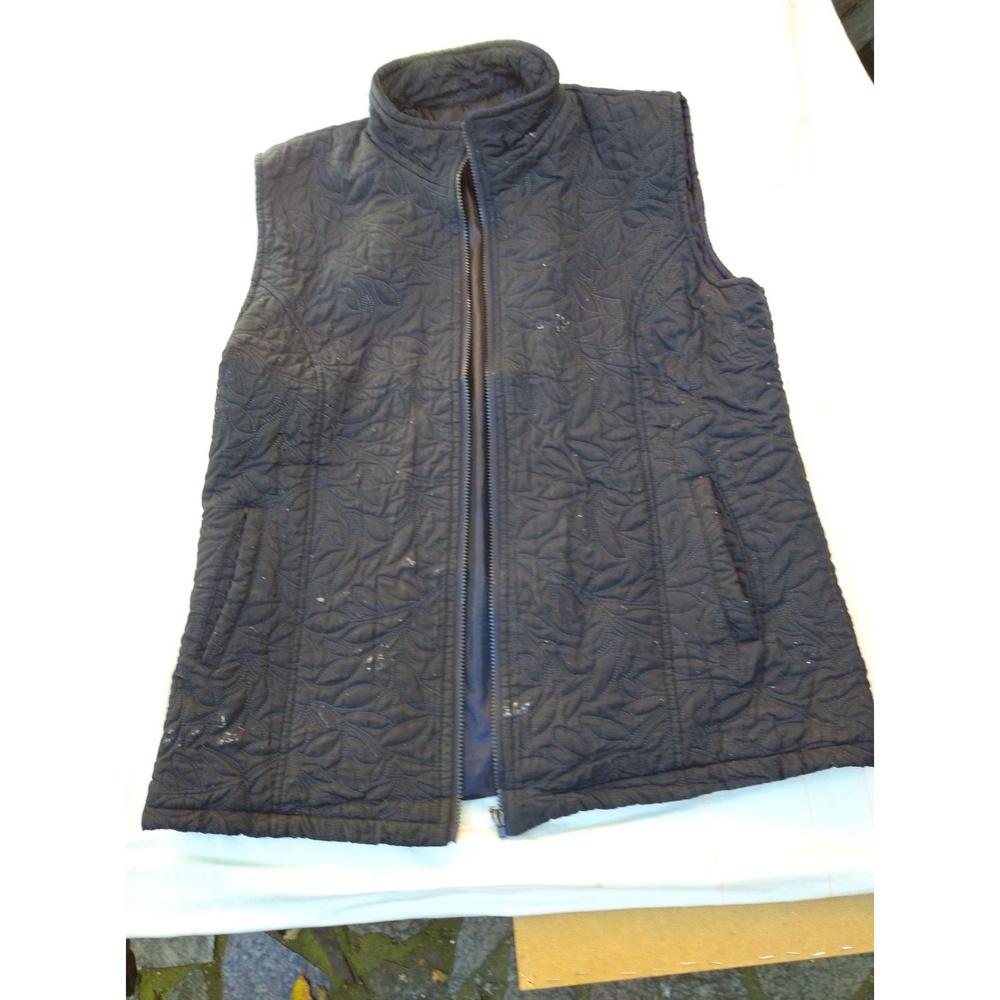 Vest Women's Black Quilted leaf pattern